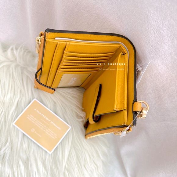 NWT Michael Kors MK Jet Set Large Leather Smartphone Wristlet Wallet Marigold - Picture 7 of 8